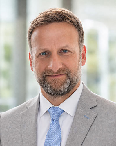 Elliot L Servais, MD