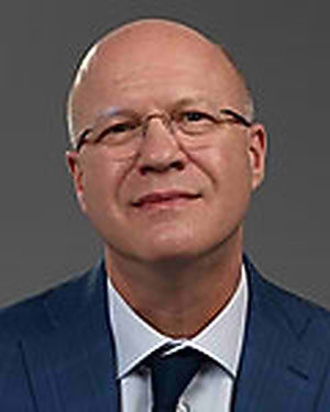 Alexander Mazur, MD practices Cardiology (Electrophysiology) and Cardiology in Chicago and Oak Brook