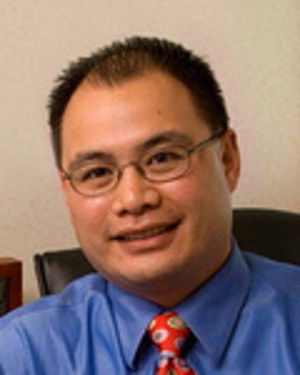 Robert D. Paras, MD practices Sports Medicine and Family Medicine in Aurora, Oswego, and Sugar Grove